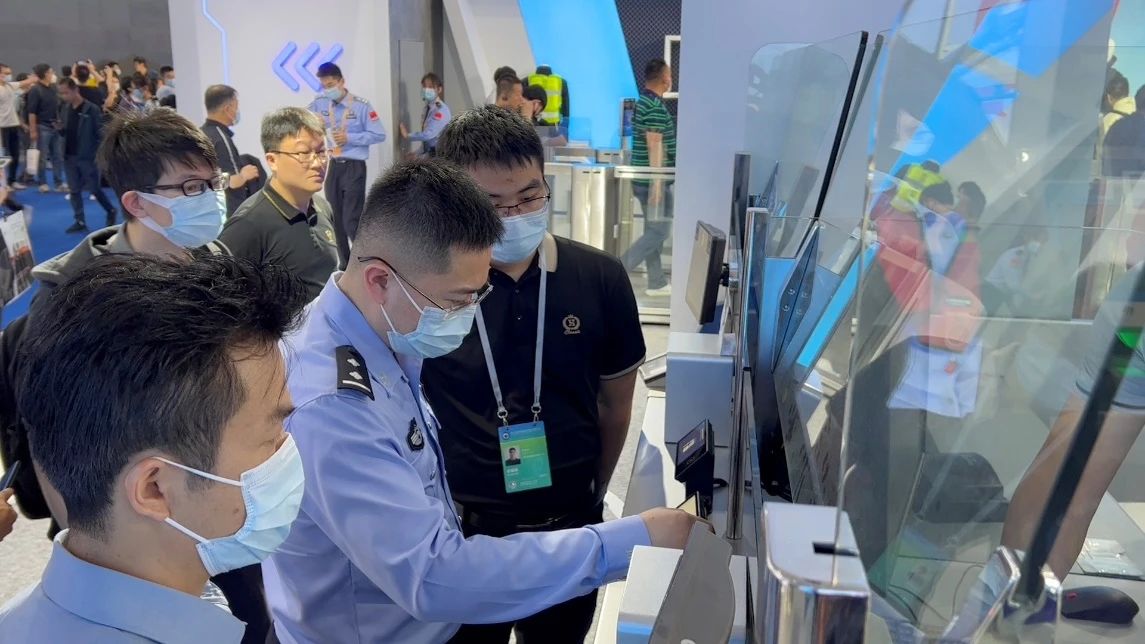 九州(中国)jiuzhou·官方网页版,亮相第十一届中国国际警用装备博览会 用创新技术“警”上添花