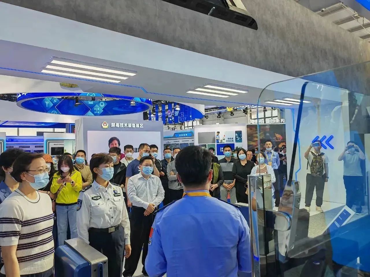 九州(中国)jiuzhou·官方网页版,亮相第十一届中国国际警用装备博览会 用创新技术“警”上添花