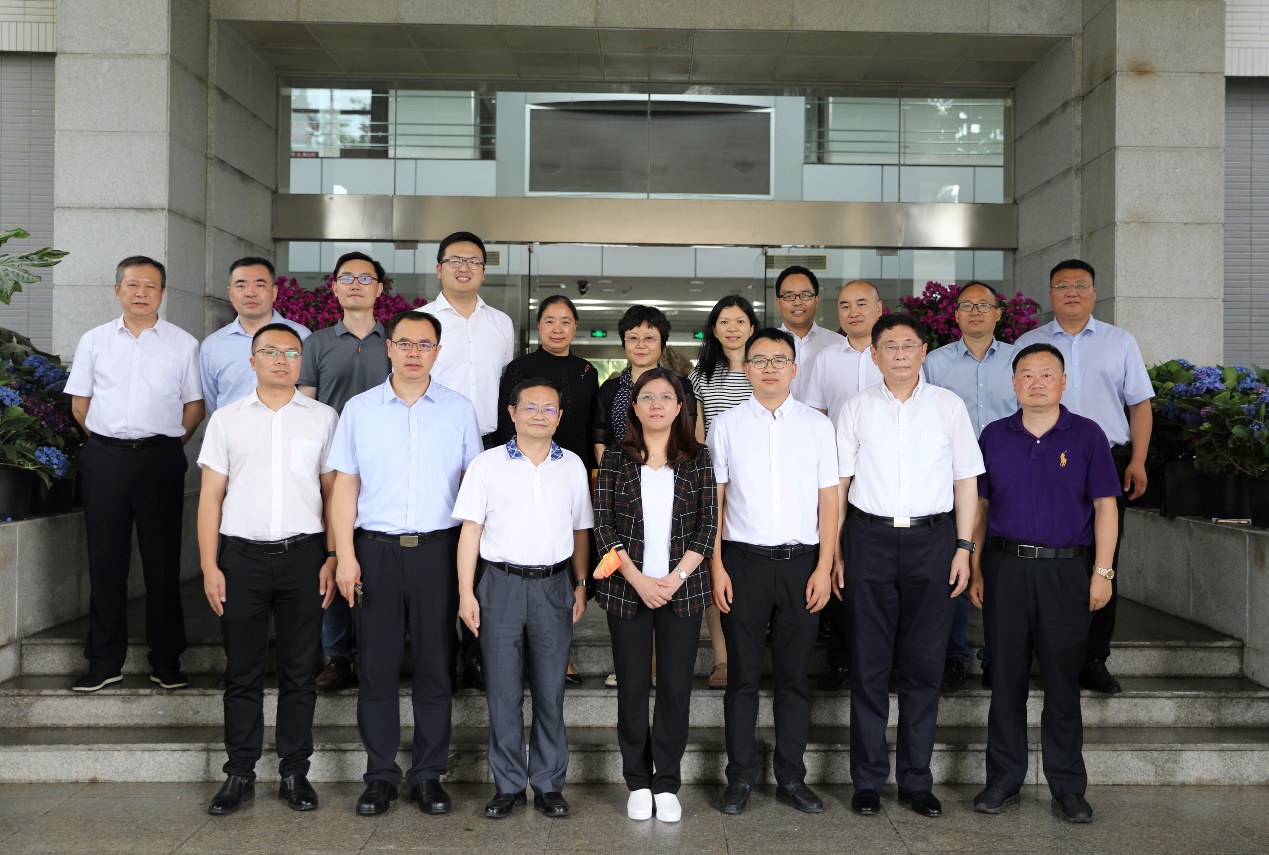 九州(中国)jiuzhou·官方网页版,与东南大学签订产学研战略合作协议，瞿磊获颁“东南大学至善教育贡献奖”